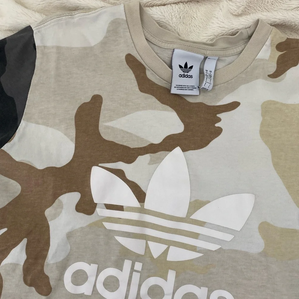 Adidas camp t-shirt Sz L
